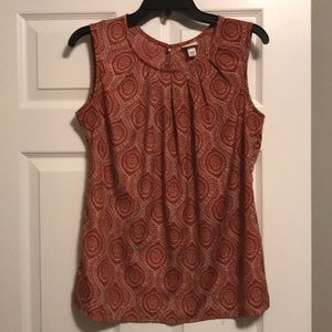 Sleeveless polyester top